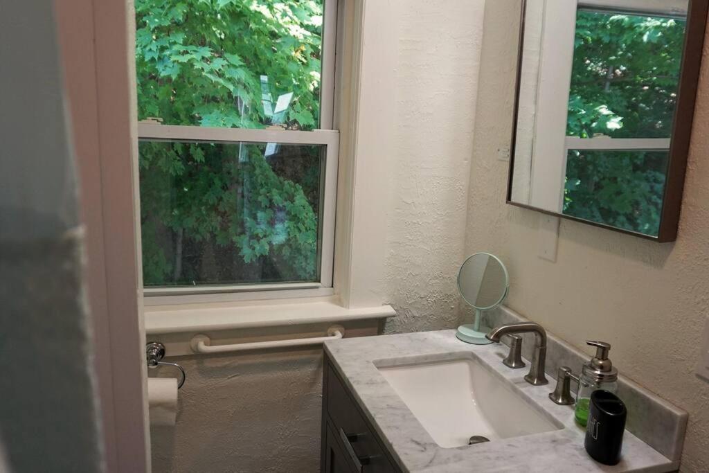 Majestic Lakeview Duplex For 8! Fully Furnished And Ready For Your Getaway! *