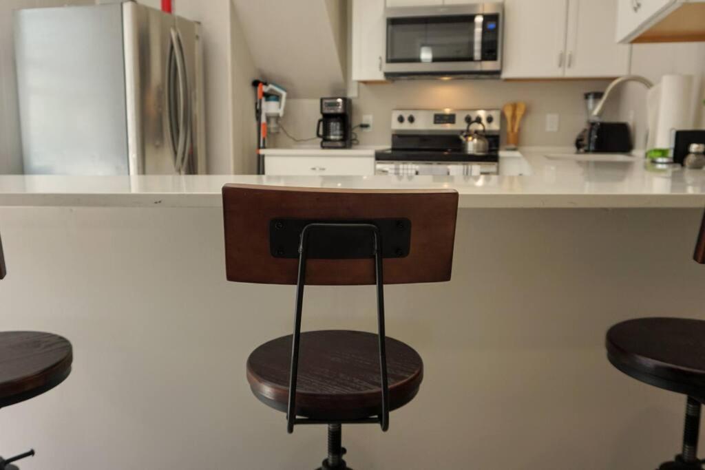 Majestic Lakeview Duplex For 8! Fully Furnished And Ready For Your Getaway!