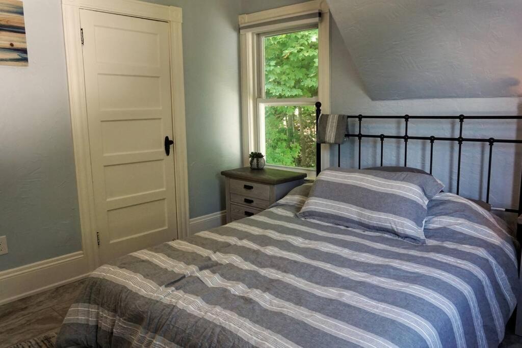Majestic Lakeview Duplex For 8! Fully Furnished And Ready For Your Getaway! *